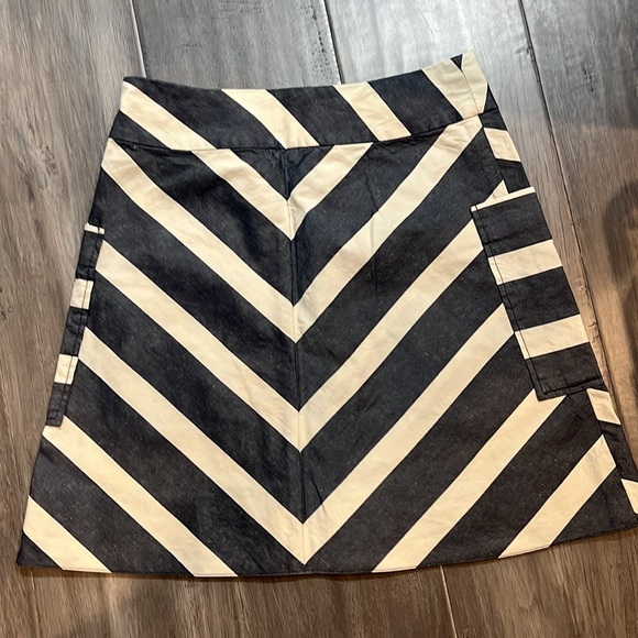 Anthropologie skirt with side zipper and side pockets size 00 - Picture 2 of 5